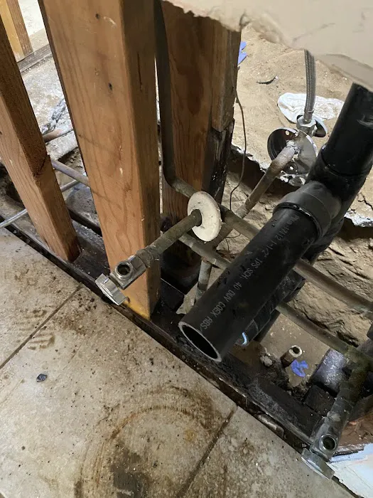 New Pipe Plumbing & Rooter Picture 1