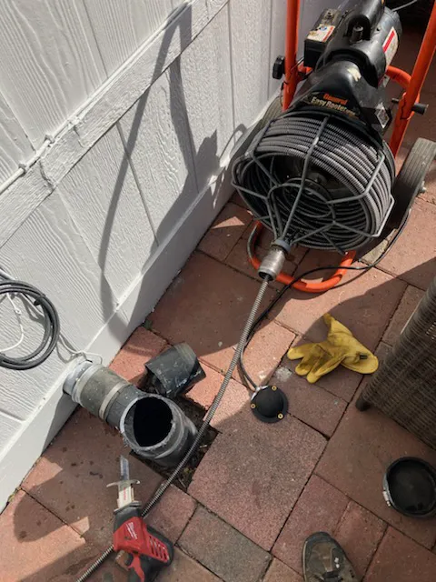 HANDYMAN pluming electricity painter services Picture 2