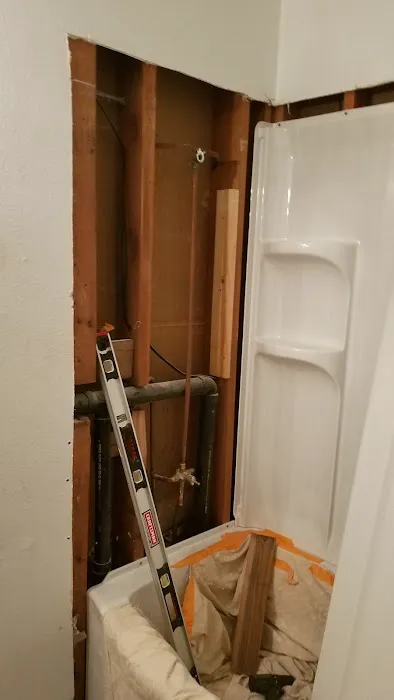 HANDYMAN pluming electricity painter services Picture 1