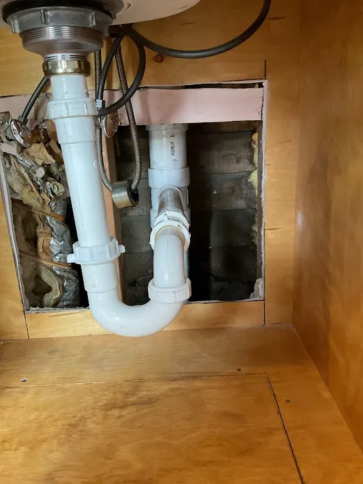 Lew's Plumbing and Drain Cleaning Picture 1
