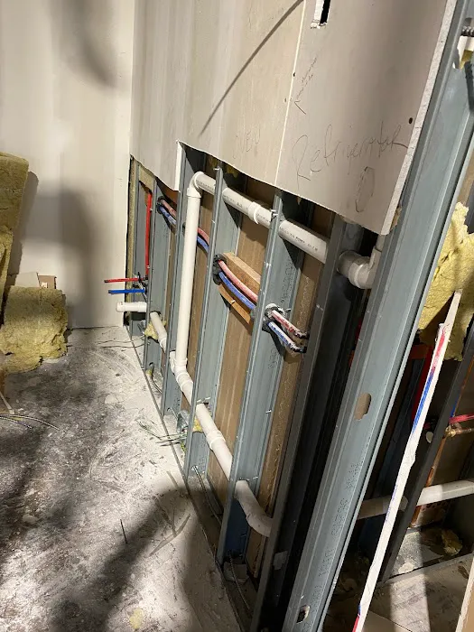D E Williams Co LLC Picture 6