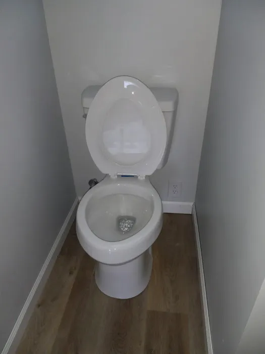 plumbing repairman Picture 1