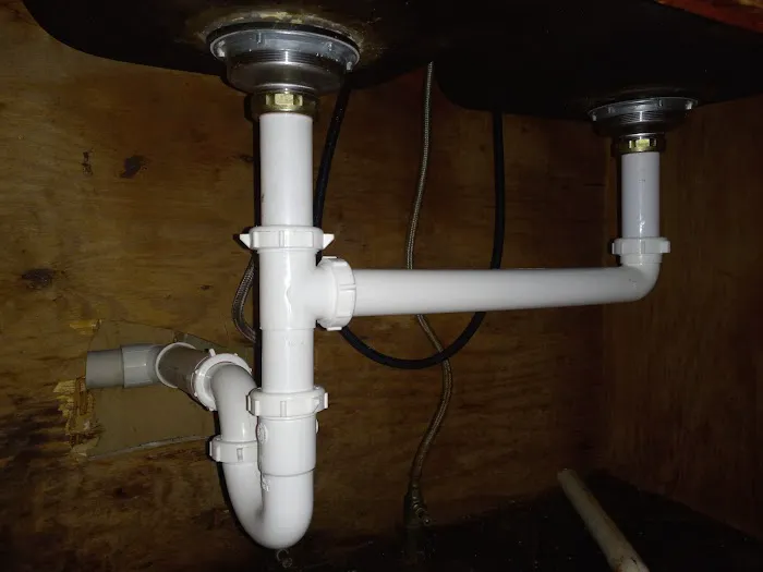 plumbing repairman Picture 2
