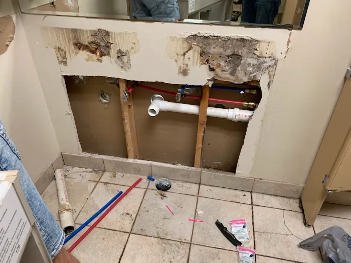 Pro Plumbers Picture 10