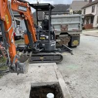 M & R Plumbing and Contracting ico