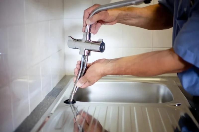 How to Replace a Kitchen Faucet in 10 Steps – A Simple Guide for Homeowners