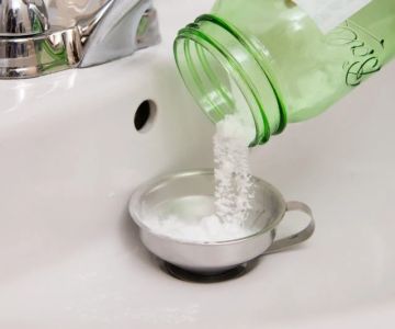 How to Use Baking Soda and Vinegar to Clear Clogged Drains