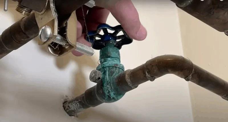 How to Replace a Broken Valve in a Water Line