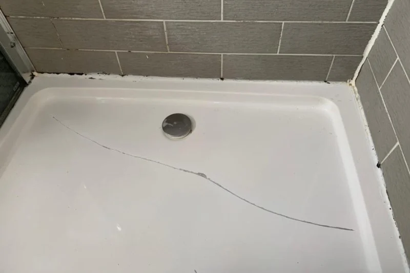 How to Repair a Crack Around a Bathtub Rim: A Step-by-Step Guide