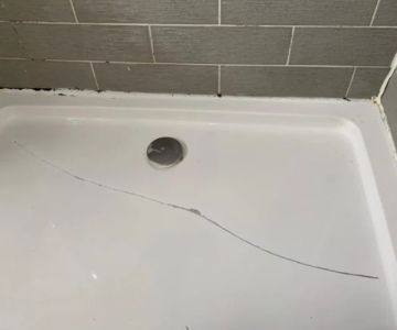 How to Repair a Crack Around a Bathtub Rim: A Step-by-Step Guide