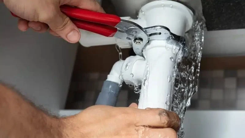 How to Handle Plumbing Emergencies When You’re Away from Home