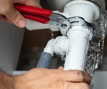 How to Handle Plumbing Emergencies When You’re Away from Home