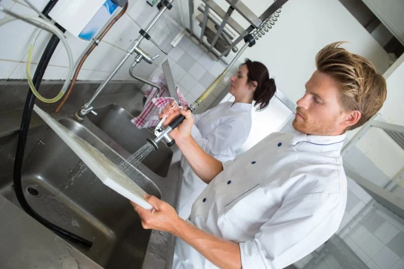 How to Handle Plumbing Problems in Your Commercial Kitchen