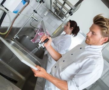 How to Handle Plumbing Problems in Your Commercial Kitchen