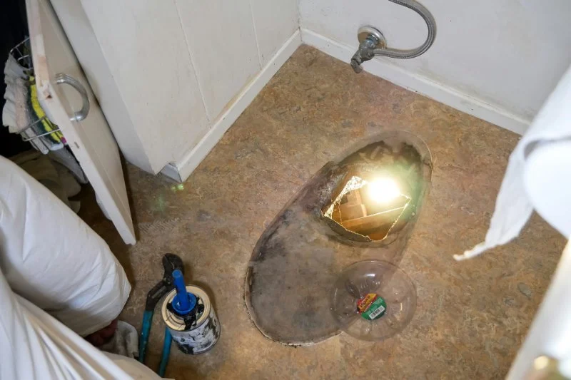 How to Replace a Broken Plumbing Pipe Without Taking Down the Walls