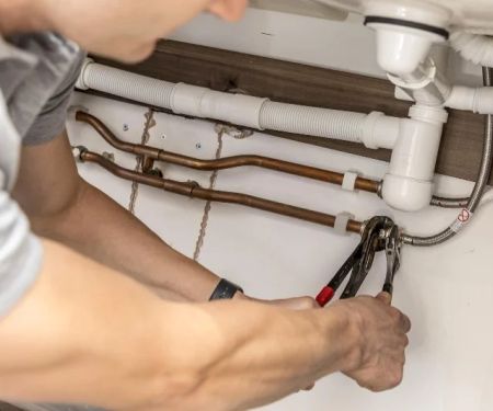 How to Deal With Plumbing Problems When Moving into a New Home