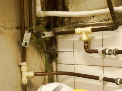 How to Handle Plumbing Problems in Older Houses