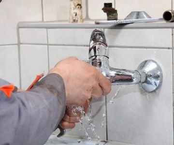 How to Handle Plumbing Leaks While on Vacation: Home Protection Guide
