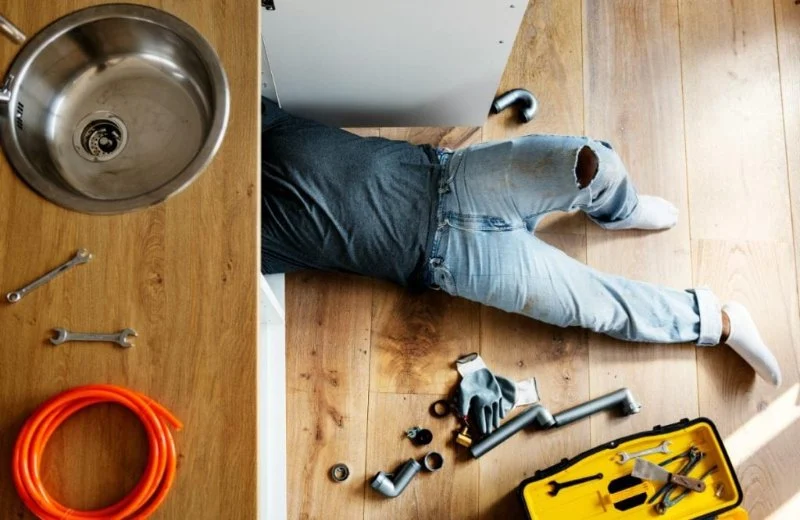 Top 10 Signs You Need a Plumber for Your Home’s Plumbing Problems: Essential Home Guide