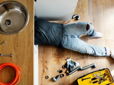 Top 10 Signs You Need a Plumber for Your Home’s Plumbing Problems: Essential Home Guide