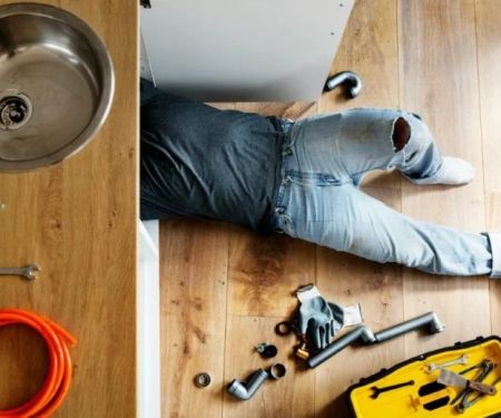 Top 10 Signs You Need a Plumber for Your Home’s Plumbing Problems: Essential Home Guide